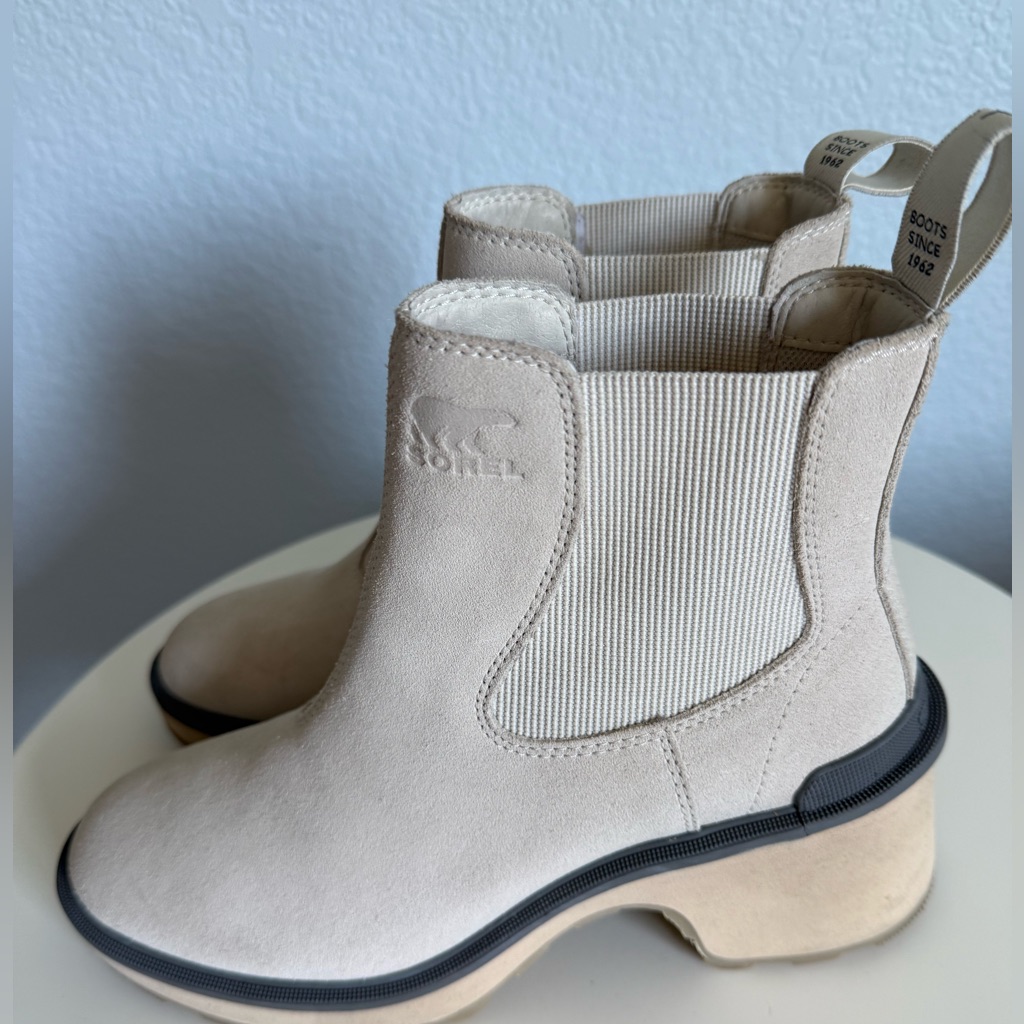 Sorel Hi-Line Chelsea Boot In Chalk